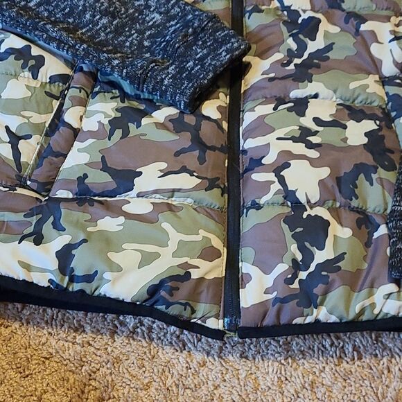JOE'S Black zipper camo jacket great quality. - Picture 5 of 6